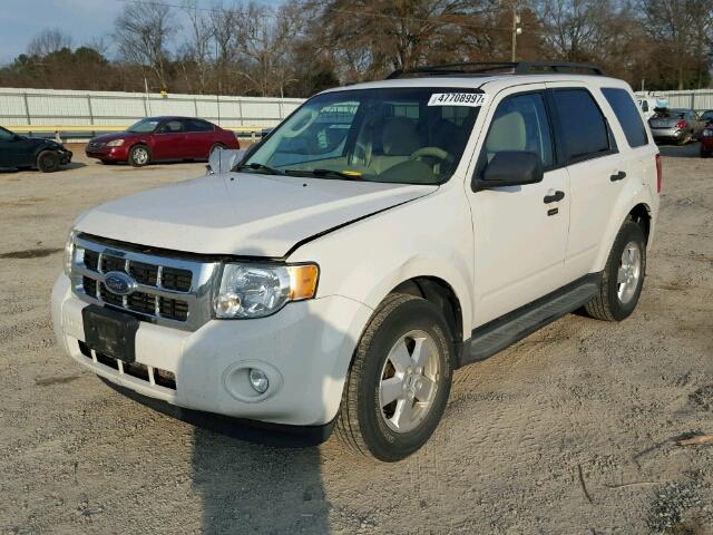 1FMCU03759KC98410 - 2009 FORD ESCAPE XLT WHITE photo 2