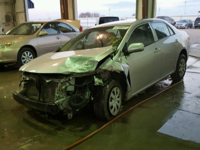 1NXBU40E69Z123660 - 2009 TOYOTA COROLLA BA SILVER photo 2