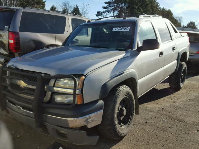 3GNEK12T54G212981 - 2004 CHEVROLET AVALANCHE GRAY photo 2