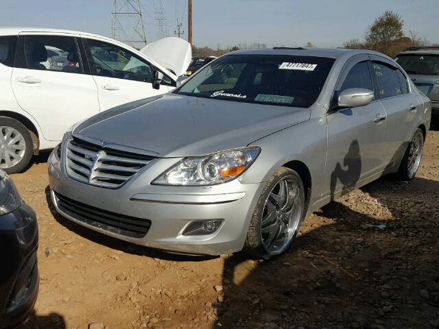 KMHGC4DE3AU073954 - 2010 HYUNDAI GENESIS 3. SILVER photo 2