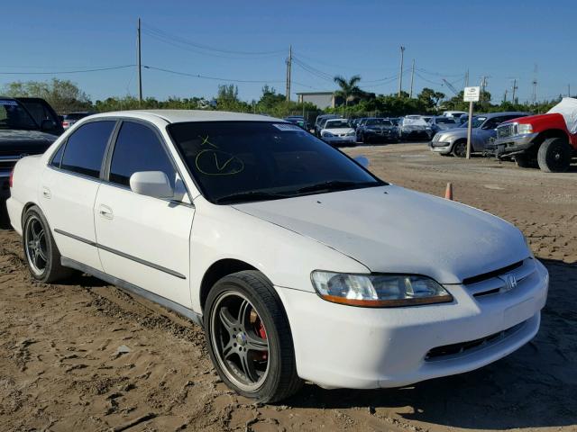 1HGCG5640YA019459 - 2000 HONDA ACCORD LX WHITE photo 1