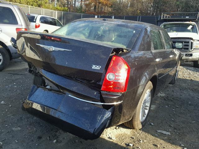 2C3CA1CV4AH266565 - 2010 CHRYSLER 300 TOURIN BLACK photo 4