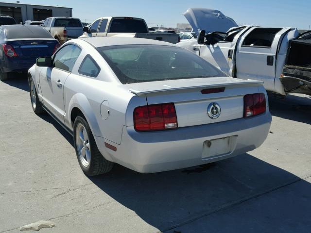 1ZVHT80N585113197 - 2008 FORD MUSTANG SILVER photo 3