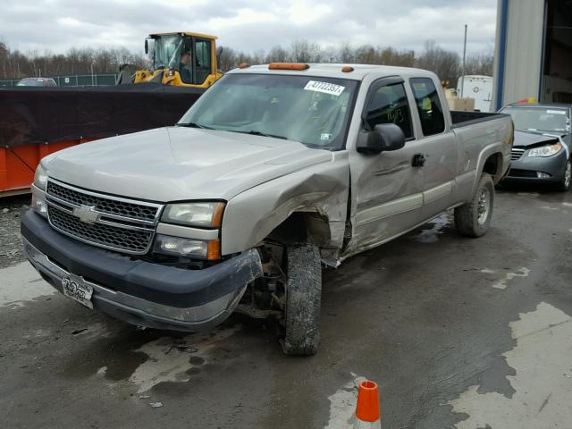 1GCHK29215E316160 - 2005 CHEVROLET SILVERADO TAN photo 2