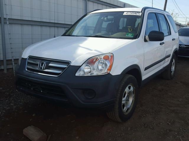 JHLRD78505C053472 - 2005 HONDA CR-V LX WHITE photo 2