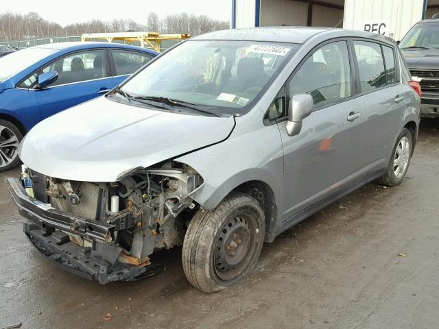 3N1BC13E68L462268 - 2008 NISSAN VERSA S GRAY photo 2