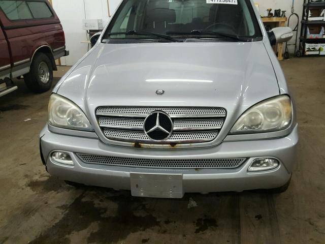 4JGAB57E54A501104 - 2004 MERCEDES-BENZ ML 350 SILVER photo 9