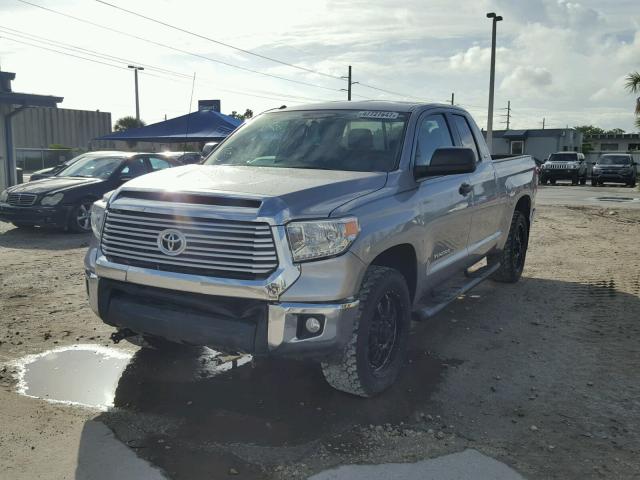 5TFRM5F19FX093979 - 2015 TOYOTA TUNDRA DOU GRAY photo 2