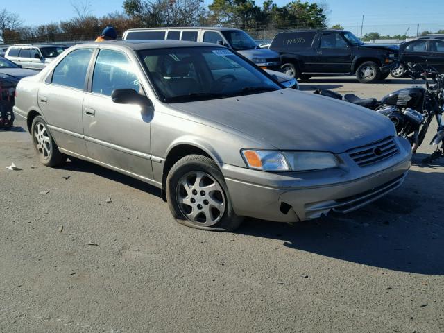 JT2BF28K0X0149231 - 1999 TOYOTA CAMRY LE GOLD photo 1