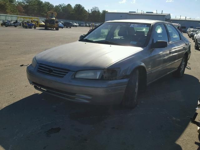 JT2BF28K0X0149231 - 1999 TOYOTA CAMRY LE ოქროსფერი ფოტო 2
