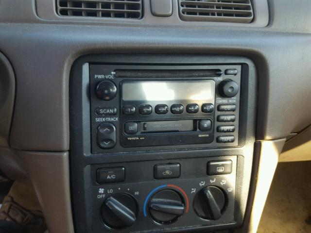 JT2BF28K0X0149231 - 1999 TOYOTA CAMRY LE ოქროსფერი ფოტო 9