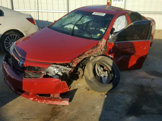 4T1BF1FKXCU589038 - 2012 TOYOTA CAMRY BASE RED photo 2