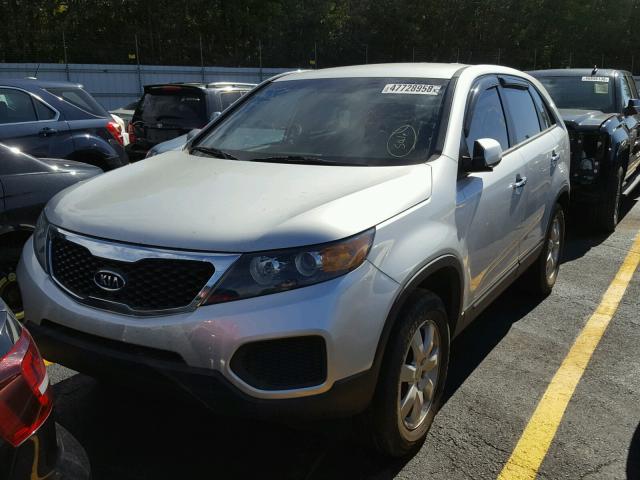 5XYKT3A16CG300441 - 2012 KIA SORENTO BA SILVER photo 2