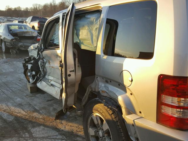 1J8GN28K68W278064 - 2008 JEEP LIBERTY SP SILVER photo 9