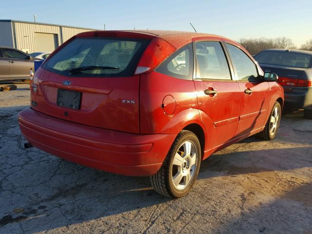3FAFP37N95R134916 - 2005 FORD FOCUS ZX5 RED photo 4