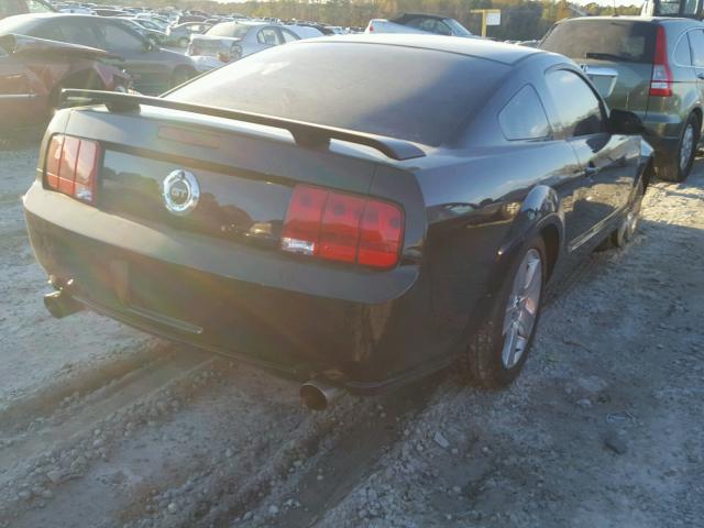 1ZVHT82H665219713 - 2006 FORD MUSTANG GT BLACK photo 4