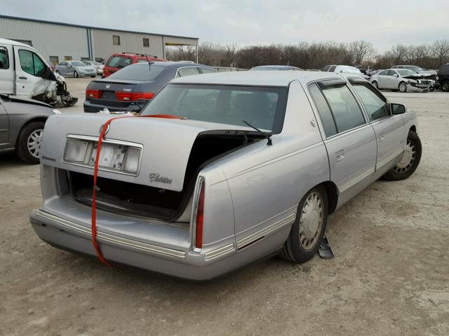 1G6KD54Y6WU784957 - 1998 CADILLAC DEVILLE SILVER photo 4