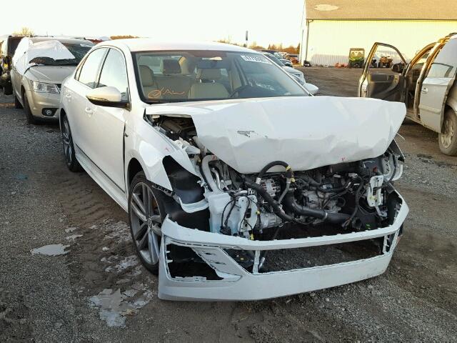 1VWDT7A36HC044120 - 2017 VOLKSWAGEN PASSAT R-L WHITE photo 1