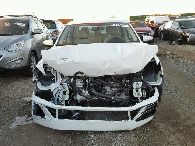 1VWDT7A36HC044120 - 2017 VOLKSWAGEN PASSAT R-L WHITE photo 9