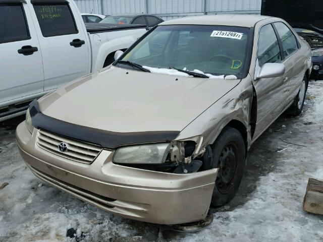 JT2BF22K7W0086913 - 1998 TOYOTA CAMRY CE BEIGE photo 2