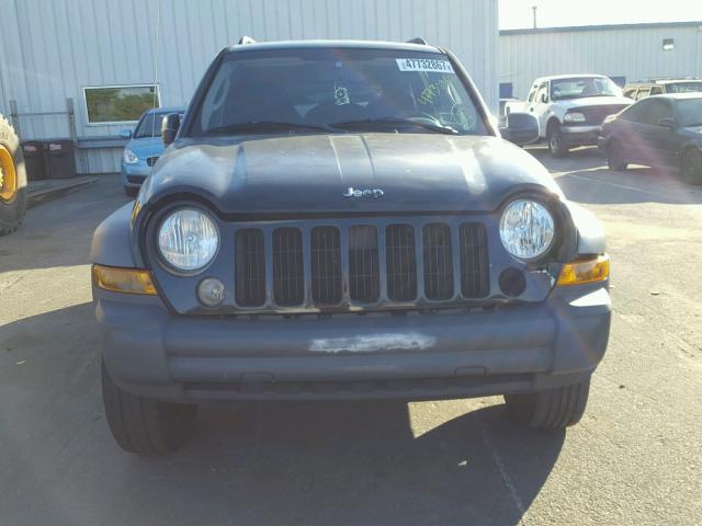 1J4GL48K65W550708 - 2005 JEEP LIBERTY SP BLACK photo 9