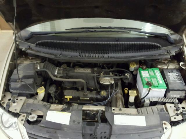 2C4GP44342R746921 - 2002 CHRYSLER TOWN & COU TAN photo 7