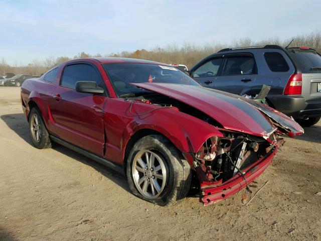 1ZVHT80N285133214 - 2008 FORD MUSTANG MAROON photo 1