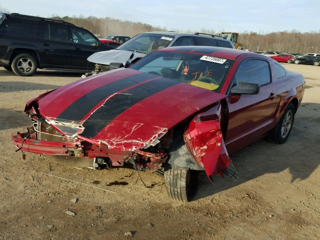 1ZVHT80N285133214 - 2008 FORD MUSTANG MAROON photo 2