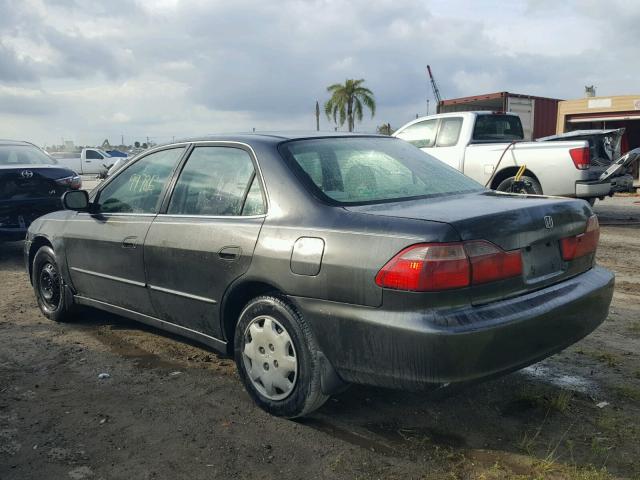 1HGCG5643WA267573 - 1998 HONDA ACCORD LX GRAY photo 3