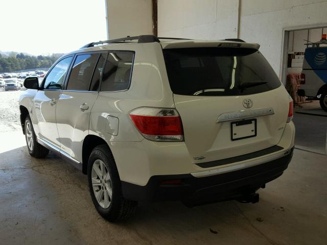 5TDBK3EH7DS182804 - 2013 TOYOTA HIGHLANDER WHITE photo 3