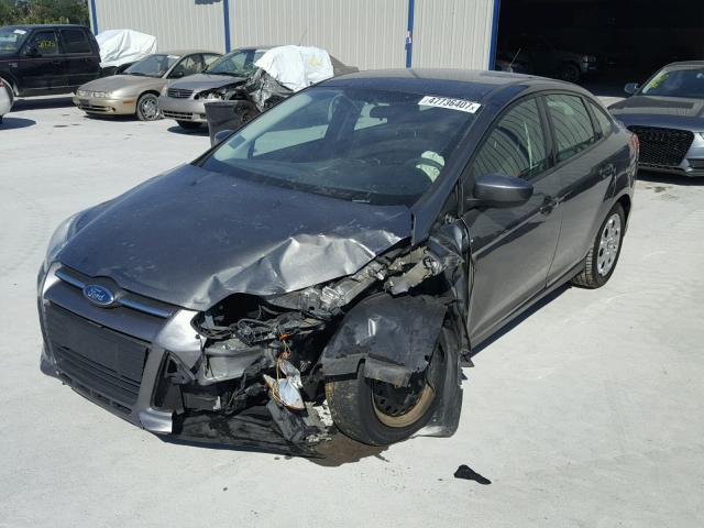 1FAHP3F20CL308688 - 2012 FORD FOCUS SE GRAY photo 2