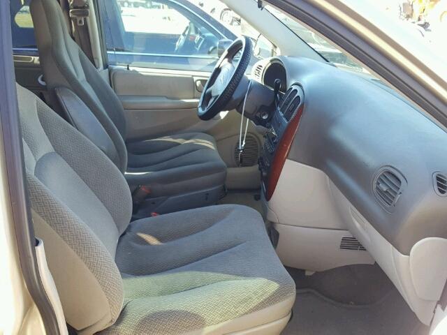 1C4GP45R85B117393 - 2005 CHRYSLER TOWN & COU TAN photo 5