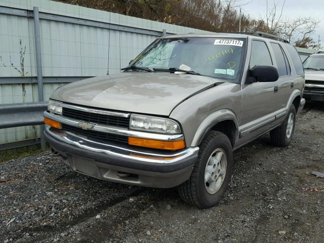 1GNDT13W9X2222797 - 1999 CHEVROLET BLAZER GOLD photo 2