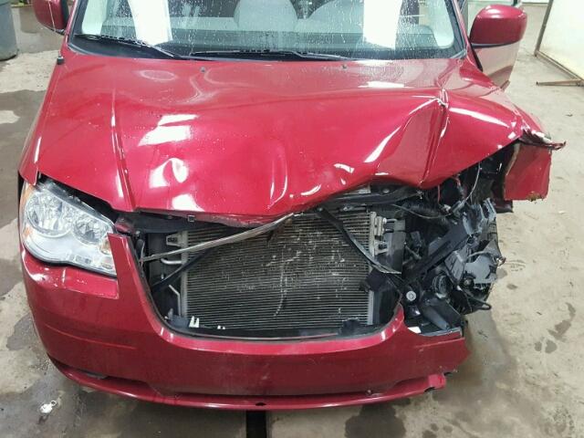 2A8HR54P58R611360 - 2008 CHRYSLER TOWN & COU RED photo 7