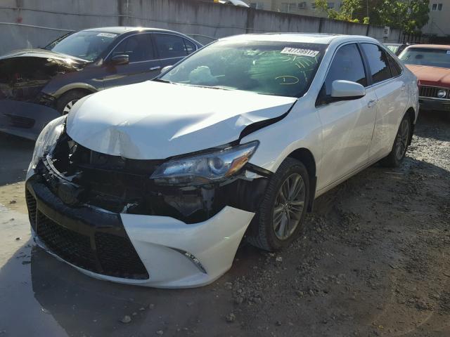 4T1BF1FK0HU322501 - 2017 TOYOTA CAMRY LE WHITE photo 2