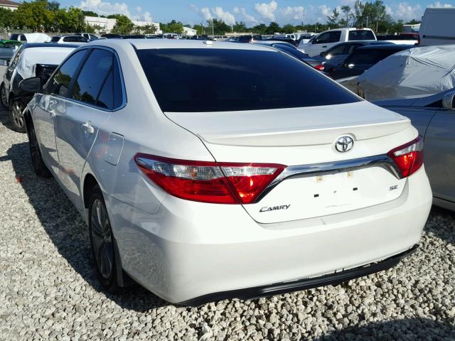 4T1BF1FK0HU322501 - 2017 TOYOTA CAMRY LE WHITE photo 3