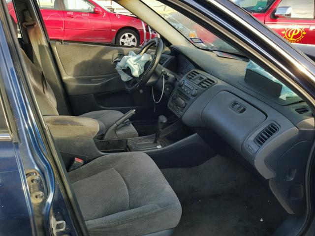 1HGCF86612A157427 - 2002 HONDA ACCORD VAL BLUE photo 5