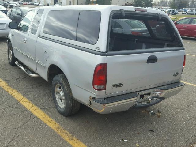 1FTZX1761WNC09035 - 1998 FORD F150 SILVER photo 3