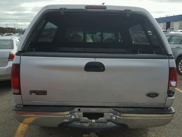 1FTZX1761WNC09035 - 1998 FORD F150 SILVER photo 6