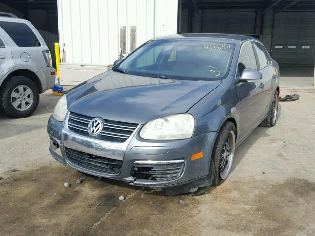 3VWRM71K18M047998 - 2008 VOLKSWAGEN JETTA SE GRAY photo 2