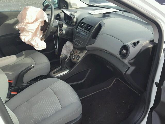 1G1JA6SH2C4189862 - 2012 CHEVROLET SONIC LS Սպիտակ լուսանկար 5