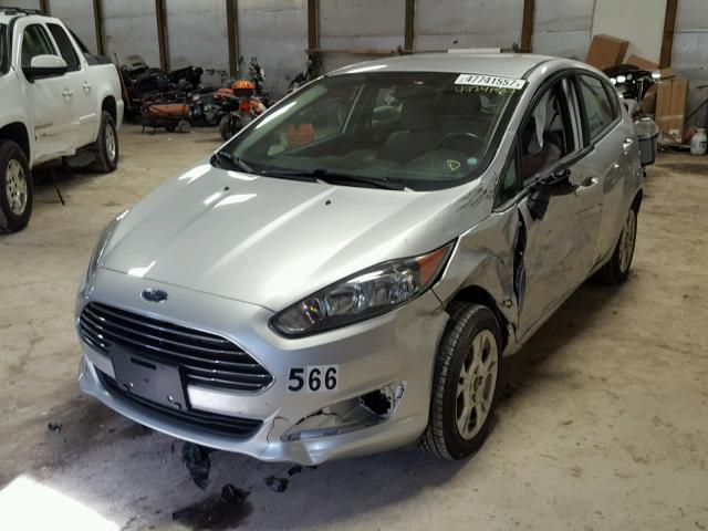 3FADP4EJ5FM108132 - 2015 FORD FIESTA SE SILVER photo 2