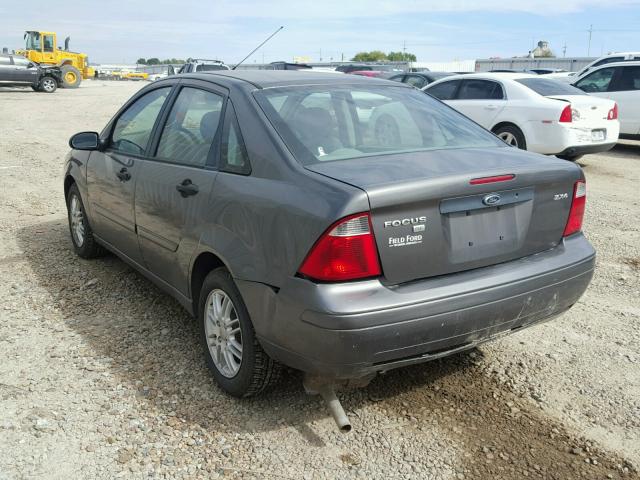 1FAFP34N85W289572 - 2005 FORD FOCUS ZX4 GRAY photo 3