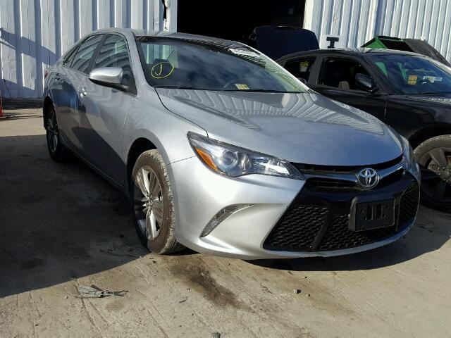 4T1BF1FK0HU775310 - 2017 TOYOTA CAMRY LE ვერცხლისფერი ფოტო 1