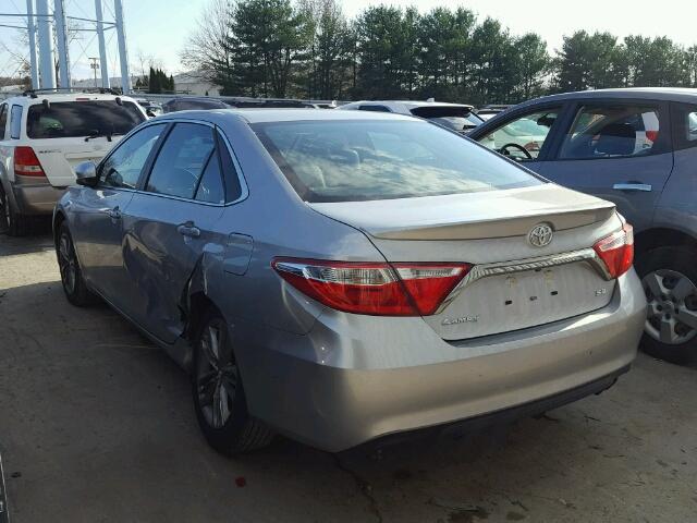4T1BF1FK0HU775310 - 2017 TOYOTA CAMRY LE ვერცხლისფერი ფოტო 3
