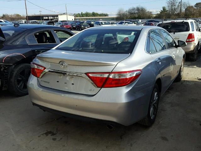 4T1BF1FK0HU775310 - 2017 TOYOTA CAMRY LE ვერცხლისფერი ფოტო 4