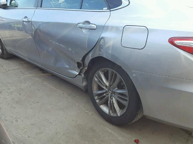 4T1BF1FK0HU775310 - 2017 TOYOTA CAMRY LE ვერცხლისფერი ფოტო 9