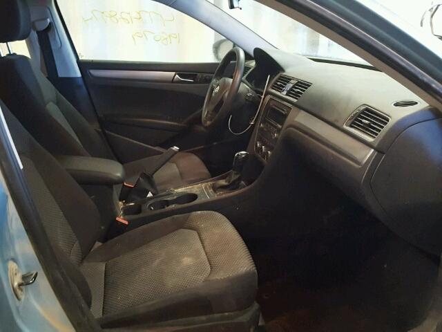 1VWAP7A36CC090157 - 2012 VOLKSWAGEN PASSAT S ლურჯი ფოტო 5