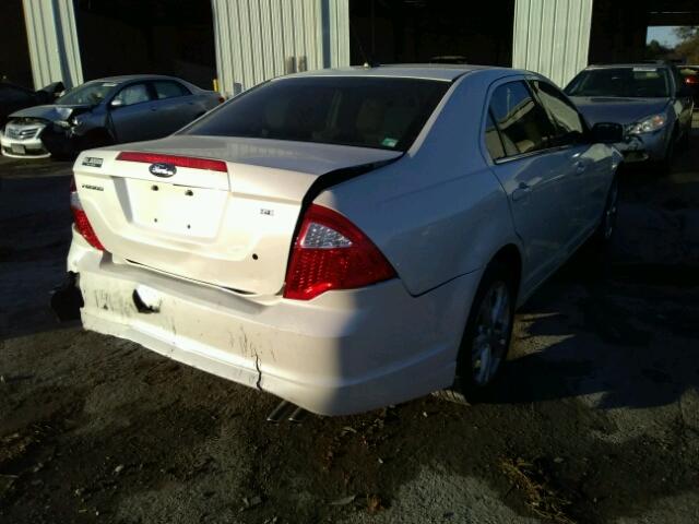 3FAHP0HA6CR161524 - 2012 FORD FUSION SE WHITE photo 4