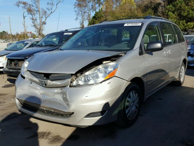 5TDZK23C28S115811 - 2008 TOYOTA SIENNA CE SILVER photo 2